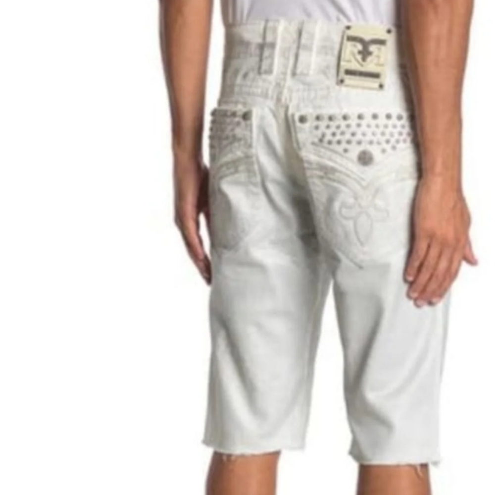 🆕️Rock Revival Liberati White Shorts. Men's Size: Waist 34x16 Inseam.